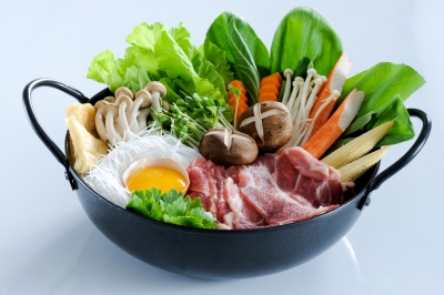 Easy Sukiyaki Recipe With Beef Noodles Veggies And Sukiyaki Sauce