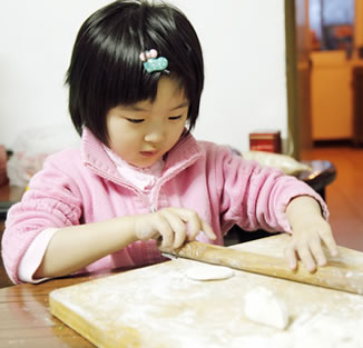 chinese-girl-making-wontons