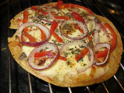low-carb-tortilla-pizza
