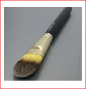 mac-foundation-brush