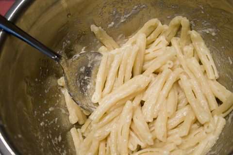 White pasta in a bowl.