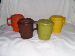 vintage-tupperware-mugs