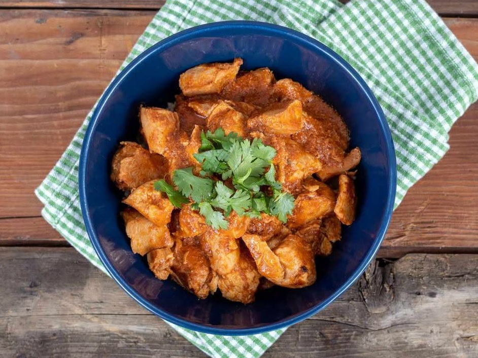Chicken bhuna in a blue bowl.