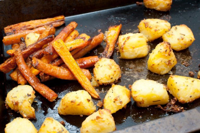 Crispy Roasted Potatoes with Garlic