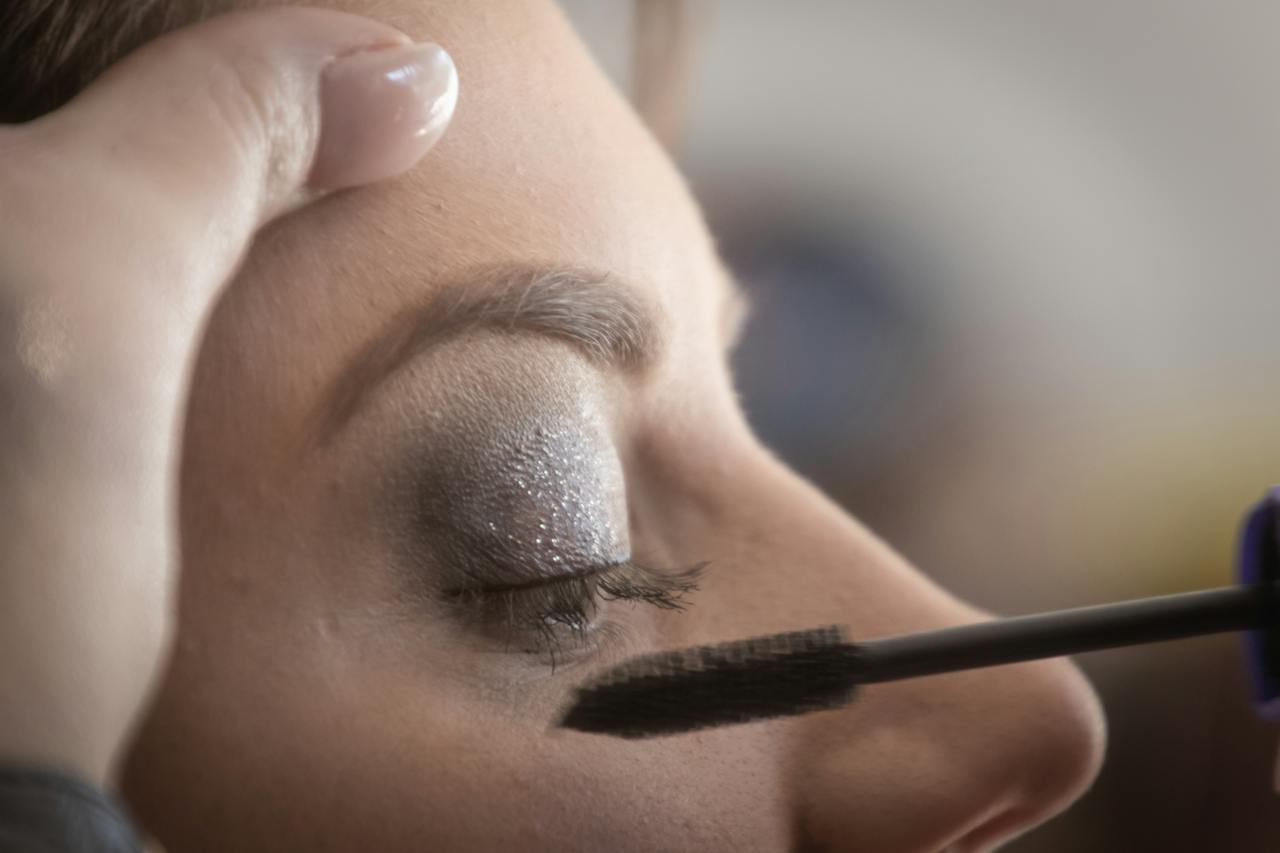 safety tips for eye makeup