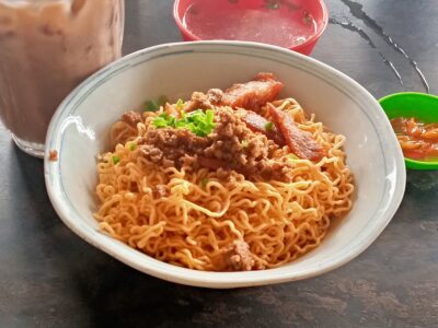 Kolo mee - Sarawak dry egg noodles with minced pork and char siu.