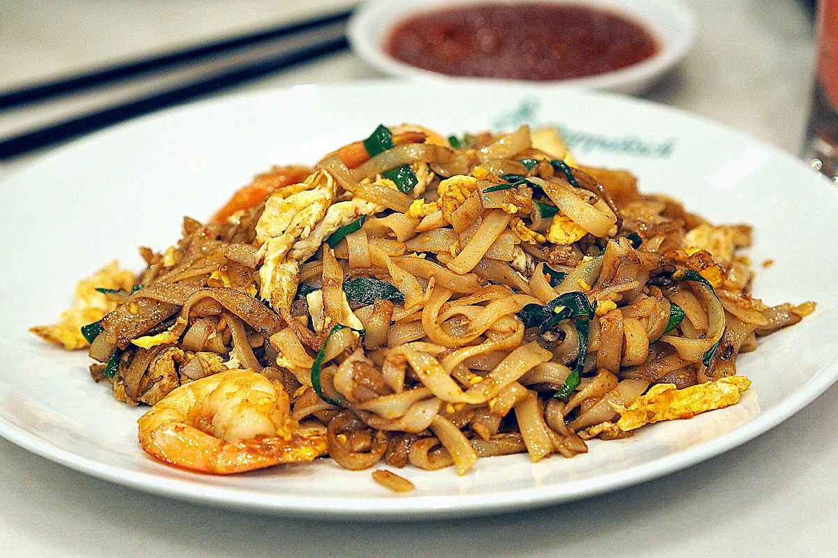 Char kway teow stir-fried noodles