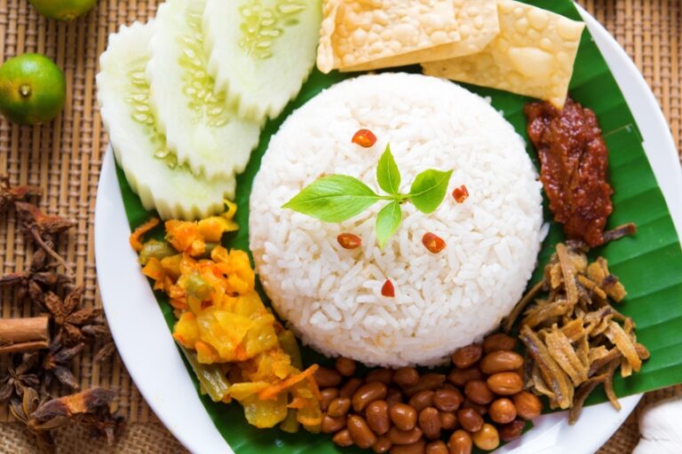 A meal of nasi lemak served on a banana leaf.